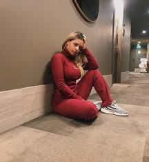 Denzel dumfries date of birth: Dit Is Chloe Jay De Vloggende Vriendin Van Steven Bergwijn