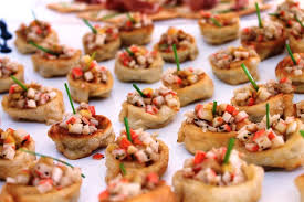 Deja que esta colección de tipografías cuidadosamente seleccionada te llene de inspiración para crear los diseños perfectos para tu boda. Un Canape Diferente Y Lleno De Una Explosion De Sabores Caribenos Canapes Para Coctel Boda En Cancun Caribeno