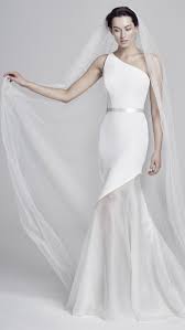 32 Sleek Chic And Cosmopolitan Wedding Dresses Minimalist Wedding Dress Simple Wedding Wedding Dresses Minimalist Wedding Dresses Ball Gown Wedding Dress