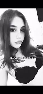 Lily Barker ྀིྀི