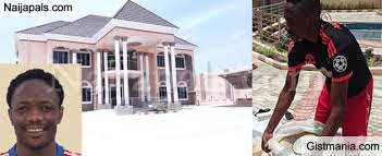 When he was still in leicester city fc, he earned around $3 million per annum with his weekly wage pegged at $43,000. Footballer Ahmed Musa Shares Food Items To The Needy At His Mansion In Jos Photo Gistmania