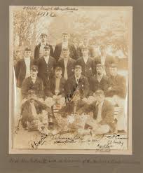 1909 AUSTRALIAN TEAM, team photograph with players wearing their Australian  caps & blazers, with 16 signatures -