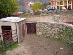According to the 2005 census (ine), the municipality has a population of 429 inhabitants. Plaza De Toros Guijo De Santa Barbara