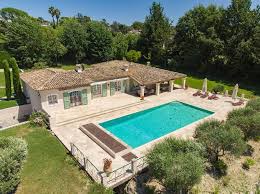 St Paul De Vence Exclusivite Villa Provencale Vue Village Et Collines En 2020 Jardin Plat Villa Grandes Piscines