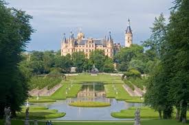 Schwerin Castle The Ultimate Hidden Fairy Tale With A Marvelous Past Germany Castles Real Castles Go Disneyland