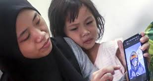 Mommy… daddy mana?'