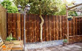 Jika kalian bosan dengan pagar yang terbuat. 15 Desain Pagar Bambu Unik Cantik Untuk Rumah Minimalis