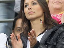 Daniela löw feiert frisch erschlankt in berlin. Daniela Low Und Die Spielerfrauen Auf Der Tribune Fussball