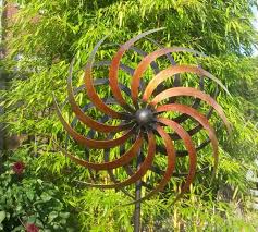 Windspiel hat einen wunderbaren ton. Windspiel Gartenstecker Windrad Gartentraume Garten Metall Gartendekorationen Shop