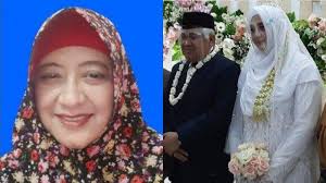 Rashda merupakan seorang dosen di universitas darussalam gontor di bidang syariah dan ilmu hukum. Bagaimana Suasana Acara Pernikahan Din Syamsuddin Simak Fakta Fakta Hingga Profil Rashda Diana Tribunnewsmaker Com