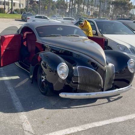 Car With Fender Skirts