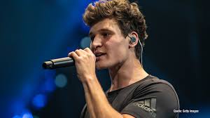 In 2013, weiss participated in the tenth season of the german talent show deutschland sucht den superstar. Sing Meinen Song Wincent Weiss Schamt Er Sich Etwa Fur Dsds Yagaloo Music Entertainment