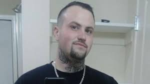 Sheriff: Deputies in pursuit of 'armed and dangerous' man serve search  warrant in Eugene