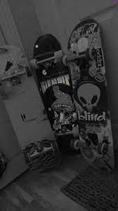 20 aesthetic hd wallpapers and background images. Pin By Larissa On B W Black Aesthetic Wallpaper Black And White Aesthetic Black And White Picture Wall