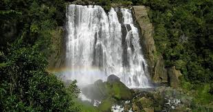 Marokopa falls was julie's kind of waterfall as it featured a satisfyingly classic block shape with a reported height of 35m. Marokopa Falls And A Taste Of Fame Poms Away