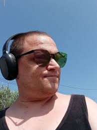 Hello I'm David from LA, open to friendship that can lead to something  serious.