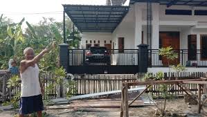 Langkah phk massal dilakukan oleh shyang yao fung yang memproduksi brand sepatu kenamaan seperti. Viral Lamborghini Masuk Kampung Milik Bos Sepatu Yang Mudik