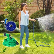 Simplifica el riego de tu jardín con nuestra manguera expandible. 🌿💦 ¿Buscas una solución práctica y fácil de almacenar? Descúbrela aquí. #LlevaUno