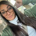 Ashlee Parisi's Instagram, Twitter & Facebook