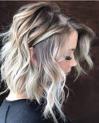 Der Beliebteste Wellige Haarschnitt Fur Mittellanges Haar Mittlere Frisuren Diy Haar Ideen Hair Styles Medium Hair Styles Balayage Hair