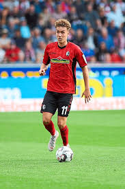 Woher bekommt man eigentlich die information was ein spieler beim sc freiburg verdient? Fussball Sc Freiburg Auf Petersens Spuren Fussball Schwarzwalder Bote