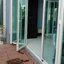 ช่างบูรณ์ รับติดตั้งประตูกระจกบานเฟี้ยม 0815616609ราคาถูก - Home | Facebook