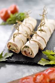 Wrap Aperitif Jambon Cru Roquette Fromage Frais Et Tomates Sechees Recette Aperitif Jambon Cru Recette Apero Facile Recette Apero Dinatoire Facile