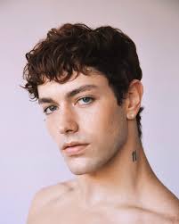 Ever evolving. 🖤 @darshaezamariphoto