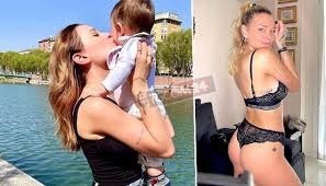 Le donatella si godono le vacanze in sardegna: Zia Giulia Provvedi Mamma Silvia E La Piccola Nicole Ecco Le 3 Donatella Scatenate Tgcom24