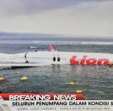 Vergleiche alle flugtickets und buche günstige flüge mit der billigflieger nach indonesien ab 332 €. Indonesien Flugzeug Sturzt Bei Landung Auf Bali Ins Meer Welt
