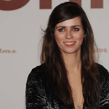 Dezember erscheint der film wunderschön mit nora tschirner im kino. Nora Tschirner Gibt Gern Geld Furs Lernen Aus Stars