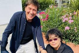 Gefällt 2.746.893 mal · 254.446 personen sprechen darüber. Gianni Morandi Meets Bong Junho He S Kneeling And Singing To You I Am Very Excited Newsline