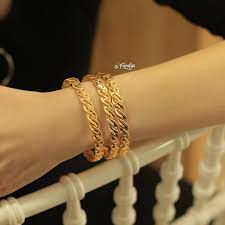 Altin Kaplama Buse Modeli 80 Adet Urunlerimiz Tamamiyle Altin Isciliginde Uretilmekted Gold Bangles Design Jewelry Bracelets Gold Jewelry Set Design