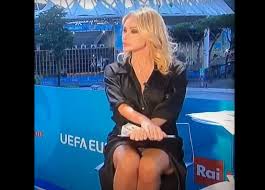 Pagina 1 di 17 offerte. Paola Ferrari Sharon Stone Come Basic Instinct In Diretta Tv Video Affaritaliani It