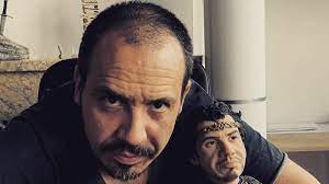 Web documentary written and directed by victor bonnefoy about alexandre astier. Alexandre Astier De Nouveau Papa Le Createur De Kaamelot Partage L Heureuse Nouvelle A Ses Fans Nextplz