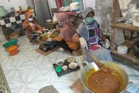 Menurut yunan, menganalisis bisnis adalah salah satu hal yang penting, terutama untuk melihat potensi persaingan. Berkah Corona Jamu Asal Klaten Tembus Korsel Dan Hongkong