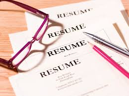 30 good resume words to include and avoid