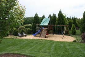 Spielgerate Im Garten Tolle Vorschlage Archzine Net Hinterhof Spielplatz Hinterhof Designs Hintergarten