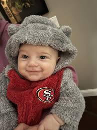 It's been five years since The Great Lon Simmons went to the broadcast  booth in the sky. The GIANTS have had some superb broadcasters over the  years, but Simmons is my favorite |