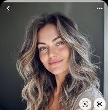 Jillian Mount adlı kullanıcının Hair and makeup panosundaki Pin, 2025