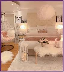 27 Pretty Pink Bedroom Ideas For Your Lovely Daughter 00003 Adamsmanor Small Girls Bedrooms Girl Bedroom Decor Girl Bedroom Designs