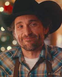 Heads up, it's mistletoe season...and you know what that means, right? 😘  See Lacey Chabert and Brendan Penny in Pride, Prejudice and Mistletoe  tonight at 8pmET! 🎄