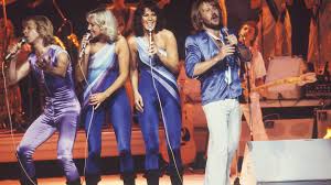 Which abba track will you be playing this weekend? Abbas Ikonischer 70s Style Eine Hommage In 26 Bildern Vogue Germany