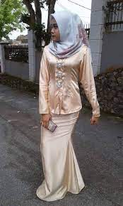 Baju kurung is a traditional malay costume which loosely translated as enclosed dress. Malaysian Baju Kurung