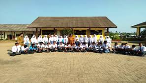 Mengembangkan potensi siswa berkarakter apabila ada kegiatan yang menyimpang dari ketentuan yang tercantum dalam panduan mpls ini, maka dinas pendidikan provinsi jawa timur berhak. Model Mpls Integritas Di Sman 1 Bandung Swara Banten Suaranya Rakyat Banten