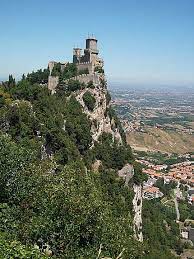 Italie stefano sensi (problèmes aux adducteurs), lorenzo pellegrini (blessure musculaire), marco verratti (blessure au genou). Republique De Saint Marin Chateaux Mont Titan Republique De San Marino Italie Routard Com