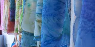 Gaun ini bisa digunakan untuk acara baju gaun pesta ada yang berbahan brokat dan satin. Mengenal Macam Macam Kain Yang Sering Digunakan Sebagai Bahan Pakaian Merdeka Com