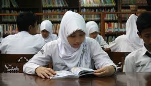 Tips orangtua cara membuat anak gemar membaca ef blog. Waktu Baca Masyarakat Indonesia Hanya 2 4 Jam Per Hari Nasional Tempo Co