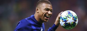 The world is kylian mbappé's oyster. Cristiano Ronaldo Schwarmt In Hochsten Tonen Fur Kylian Mbappe
