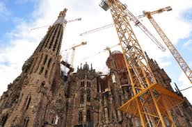 Viele anwohner fürchten, dass ihre häuser dem bauwerk noch weichen müssen. La Sagrada Familia Die Wohl Beruhmteste Baustelle Europas Reisemagazin Liligo Com